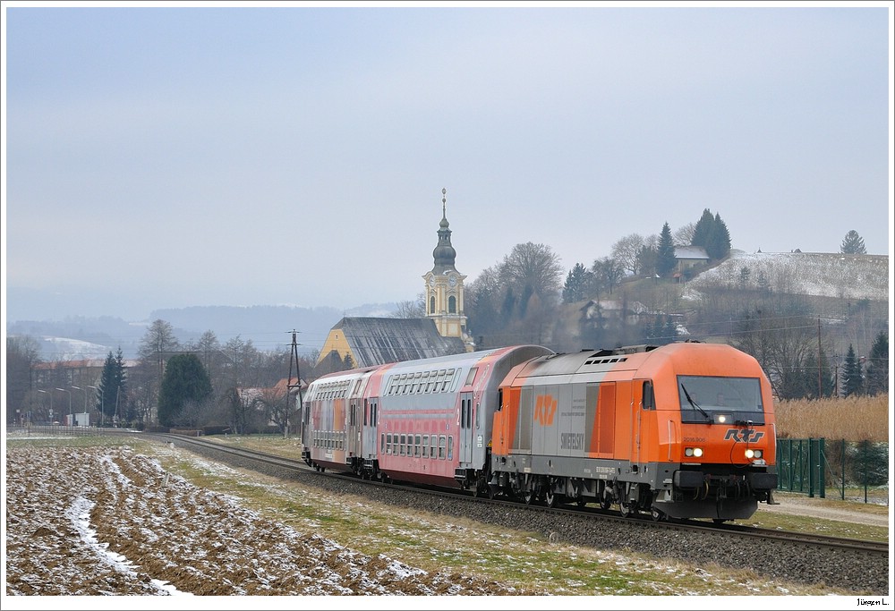 Am 5.1.2011 war ich bei der GKB um den Ersatzverkehr f�r die noch nicht auf der �BB-Strecke zugelassenen GTW zu dokumentieren. Leider spielte das Wetter aber nicht ganz mit, sodass es an diesem Tag nicht wirklich sonnig wurde. Es folgt trotzdem eine Serie des aktuellen Planverkehrs auf dem Abschnitt zw. Gr. Sankt Florian und Wies. Ich beginne mit 2016.906 alias S6/4366; Wies, 5.1.2011