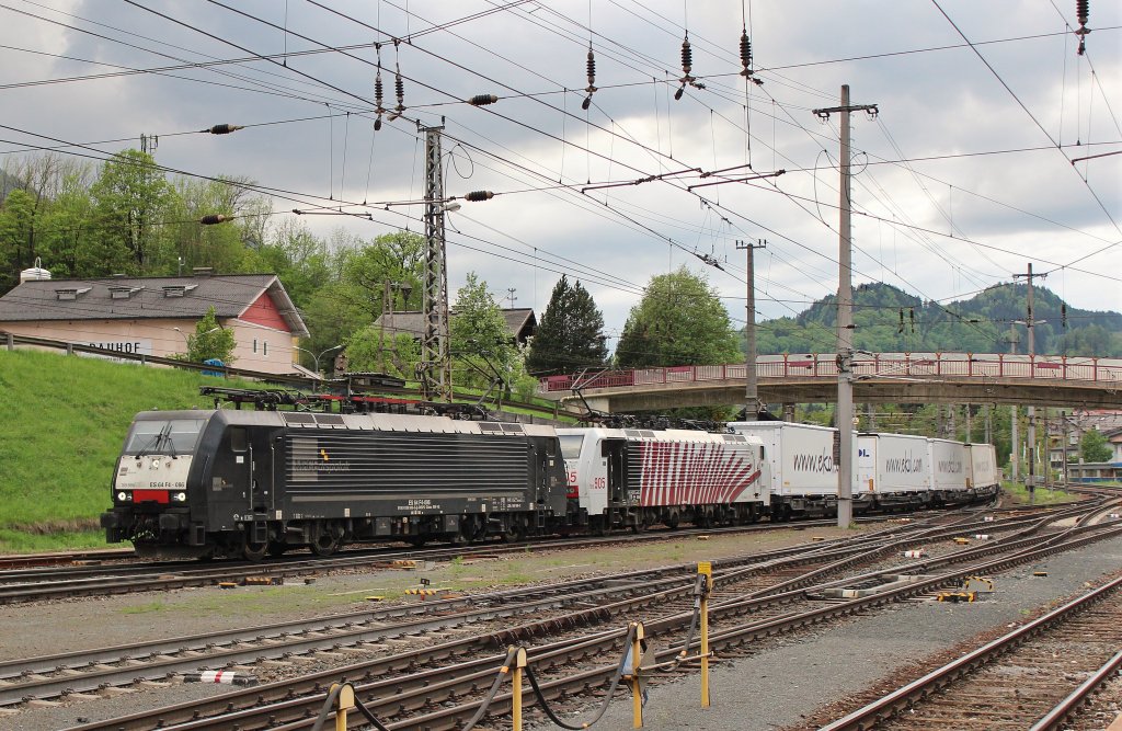 Am 5.Mai 2013 durchfuhren 189 986 & 189 905 mit dem EKOL den Bahnhof Schwarzach St. Veit in Richtung Salzburg.