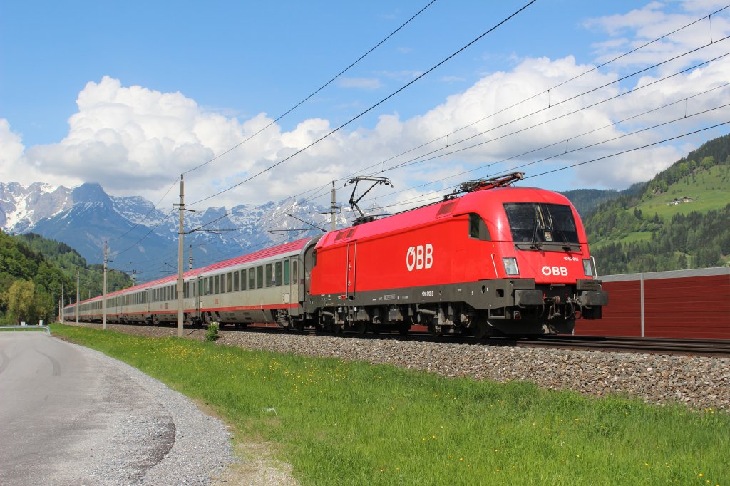 Am 5.Mai 2013 war 1016 013 bei St.Johann im Pongau mit EC 113 aus Frankfurt/Main Hbf auf dem Weg nach Klagenfurt Hbf.
