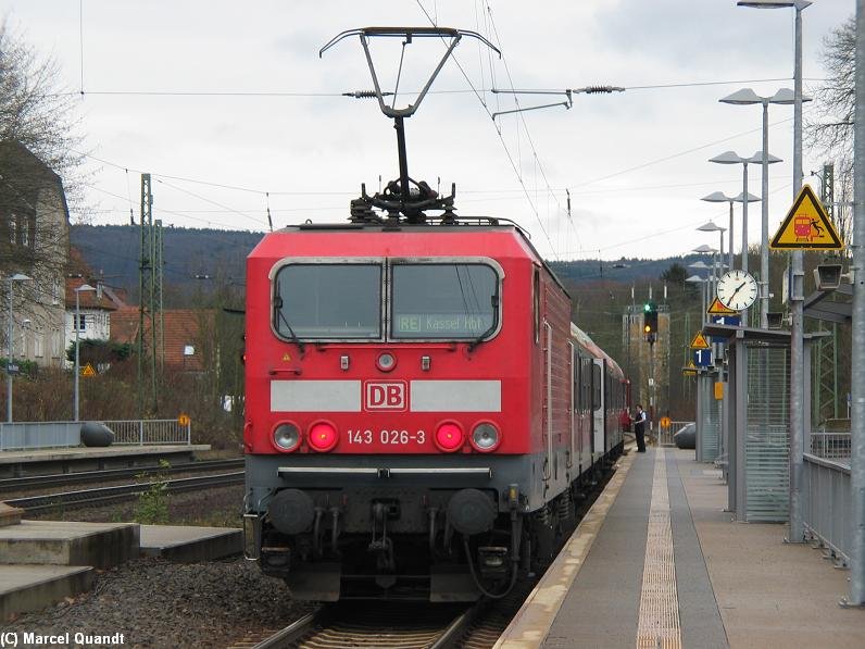 Am 6. Dezember stand 143 026 mit ihrem RE von Halle nach Kassel in Hann.M�nden.