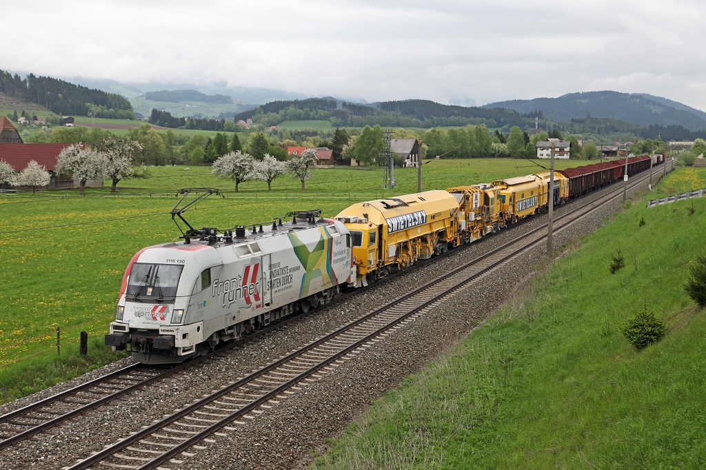 Am 6.05.2013 kam die 1116 130 (Frontrunner) beim Gterzug 55555 von St.Michael nach Villach zum Einsatz. Das Bild entstand zwischen Fentsch-St.Lorenzen und Knittelfeld.