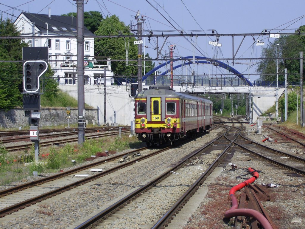 AM 62 Triebwagen 168 mit IR/RE 5015 Li�ge-Guillemins - Aachen Hbf bei der Ausfahrt (Fr,03.06.2011)