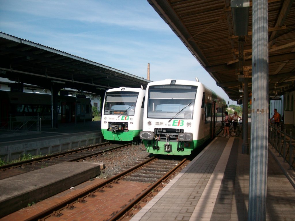 Am 6.6.2010 um 9.00 Uhr trafen sich rechts VT 003 (Richtung Eichenberg) und links VT 007 (Richtung Erfurt) der Erfurter Bahn in Bad Langensalza.