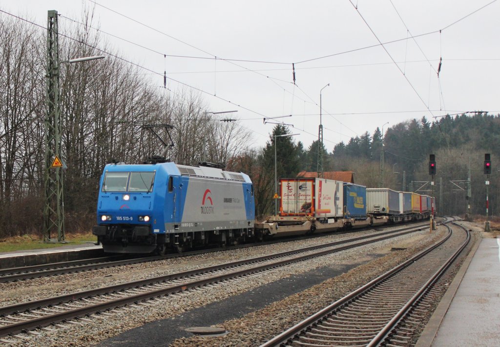 Am 6.Januar 2013 durchfuhr TXL 185 513 mit einem KLV-Zug den Bahnhof Aling in Richtung Mnchen.