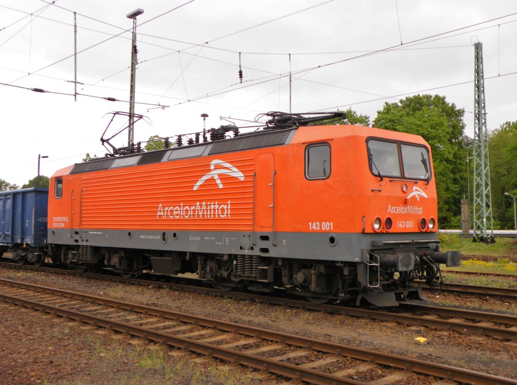 Am 6.Mai 2012 stand Arcelor Mittal 143 001 mit einem Kokszug in Guben bereit zur Abfahrt.