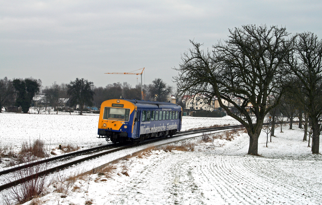 Am 7. Januar 2010 verlsst der VT 420 der WEG Strohgubahn als WEG 1041 von Hemmingen nach Korntal den Haltepunkt Mnchingen Rhrberg in Richtung Korntal Gymnasium.
