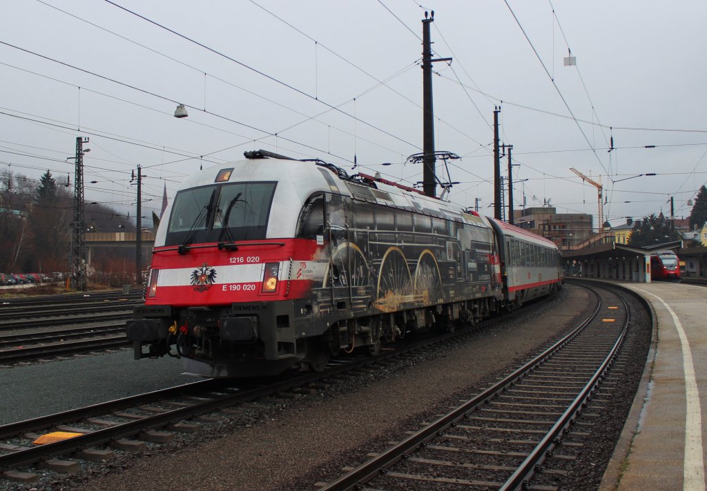 Am 7.1.2013 verlsst 1216 020 mit einem EC nach Bologna den Bahnhof Kufstein.