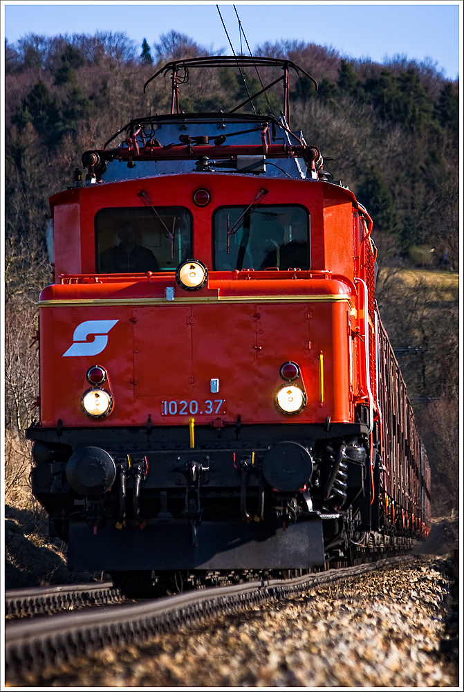 Am 7.3.2011 fuhr der Kohlezug Z95623 (Summerau - Linz Stahlwerke) mit der 1020.37 der GEG. Eine Teleaufnahme nahe Gaisbach-Wartberg.Mein Dank gilt dem Organisationsteam!