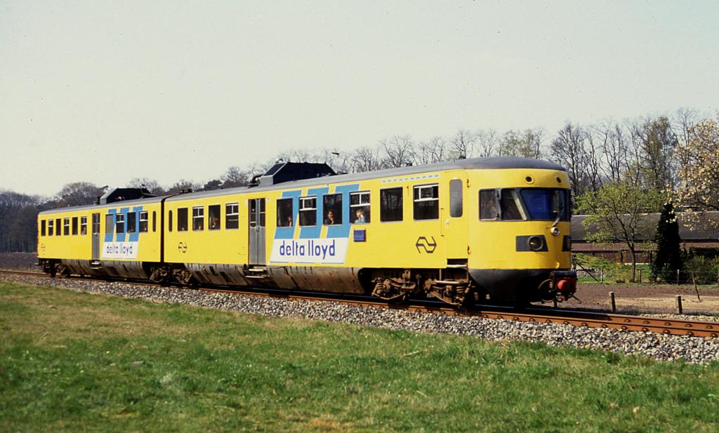 Am 7.4.1990 war der ABK 164 als Zug Nummer 7847 bei Ruurlo nach Winterswijk unterwegs.