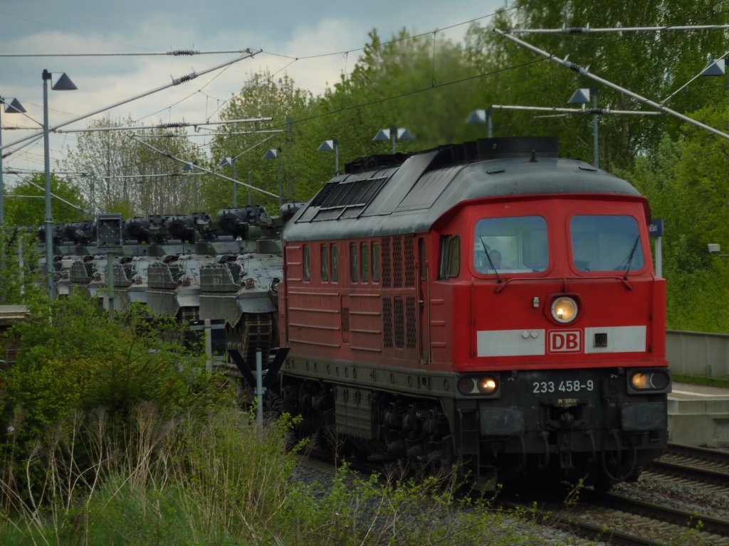 Am 7.5.10 kam 233 458 mit ihren Panzerzug Von Marienberg ber Chemnitz nach Zwickau 