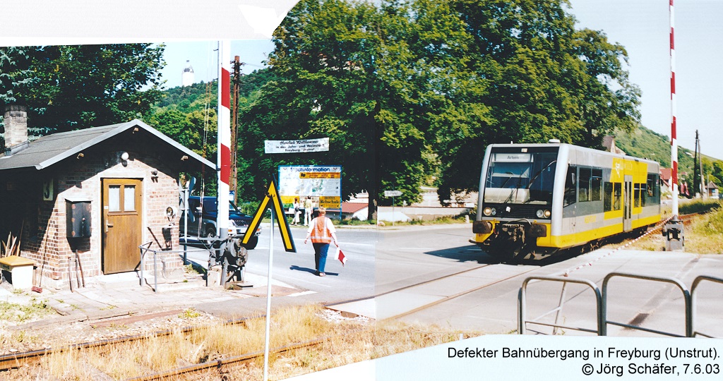 Am 7.6.03 war der Bahnbergang in Freyburg defekt. Ein Posten vor Ort musste daher von Hand sichern.