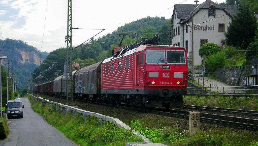 am 7.9.12 kam die 180 008-5 mit einem gemischten G�terzug aus Richtung Bad Schandau, hier bei der Durchfahrt in Stadt Wehlen (S�chs. Schweiz)