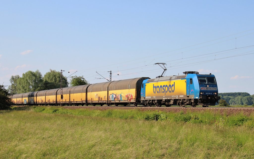 Am 7.Juni 2013 war TXLA Transped 185 518 mit einem ARS-Zug sdlich von Elze(Han) auf dem Weg Richtung Sden.