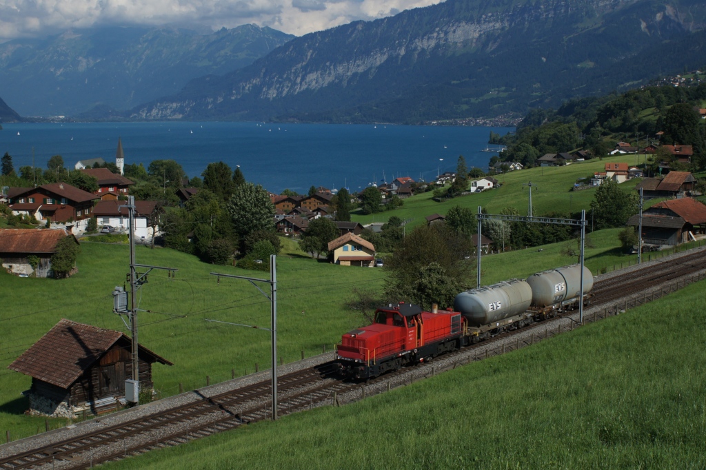 Am 841 030-0 befindet sich am 10.8.12 kurz vor Spiez.