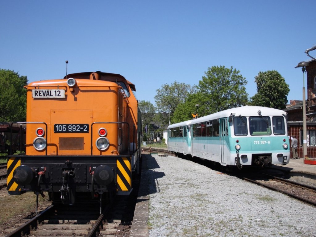 Am 8.5.2011 konnte man sich in vergangene Zeiten zurckversetzen..
Nebenbahn Stassfurt-Egeln. Hier im Bhf Egeln beim Fest..