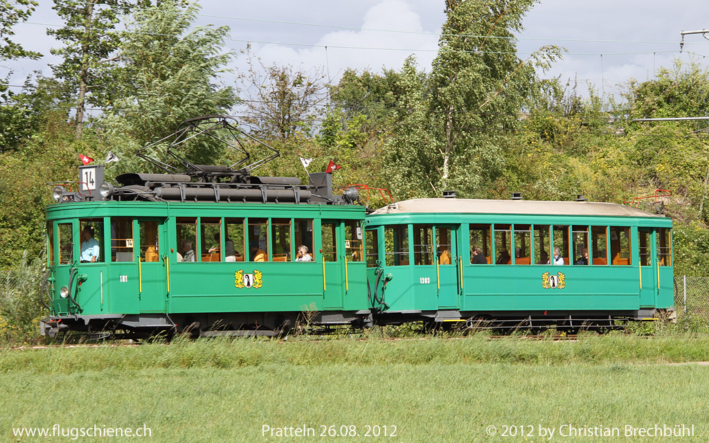Am 90th Jubilum 26. August 2012, der Line 14 der BVB fuhr die Be2/2 181 mit dem C 1303 von Pratteln Richtung Muttenz, in einer herrlichen Grnen Umgebung.