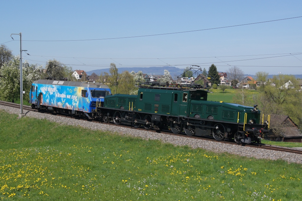 Am 9.4.11 wurde ich in Samstagern vom Krokodil Be 6/8 III 13302 berrascht. Die Schnheit fuhr gemeinsam mit der SOB-Re 456 143-7 Richtung Wollerau.