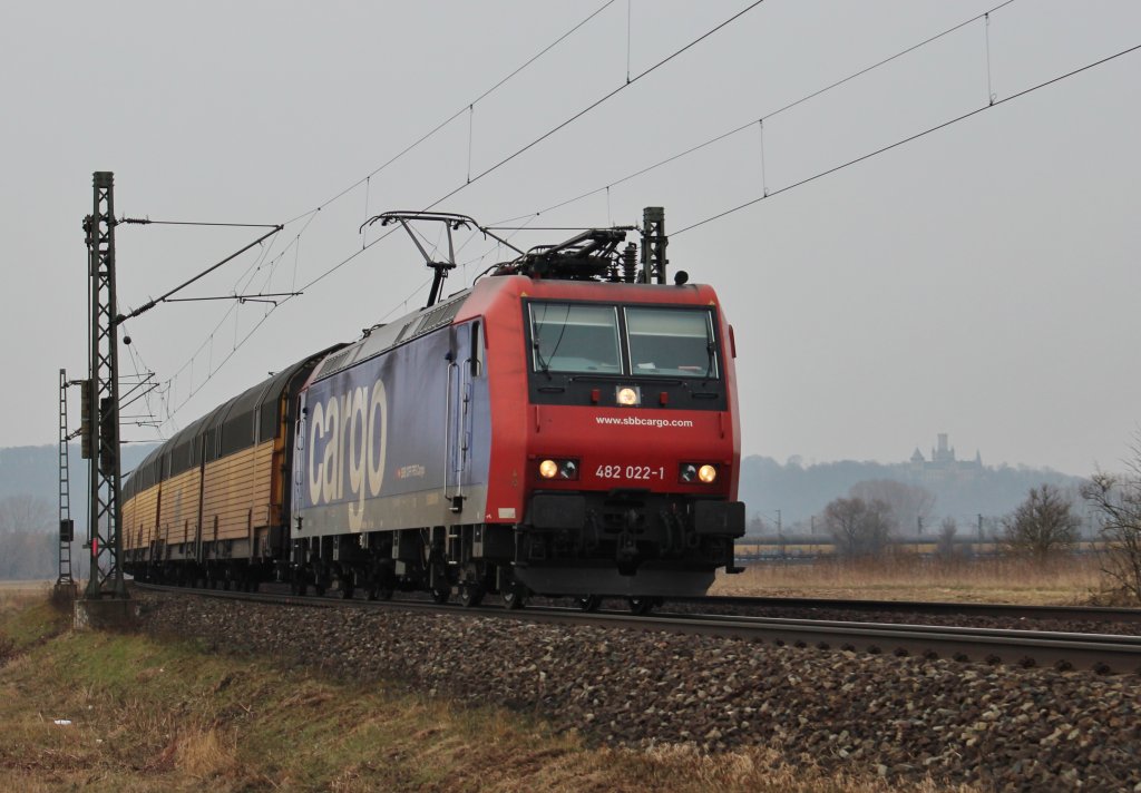 Am 9.April 2013 war SBBC 482 022 mit einem ARS-Altmann Zug bei Burgstemmen auf dem Weg Richtung Sden.