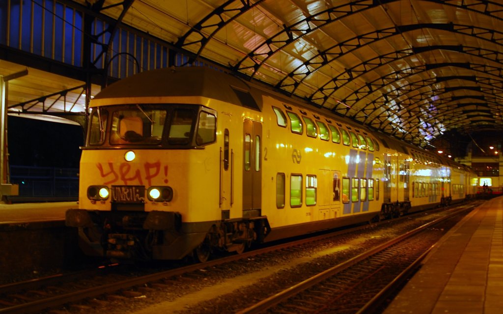 Am Abend von 11. 09 2010 fuhr diesen IC (Haarlem - Hoorn) mit vierteiliger DD-AR in richtung Hoorn.