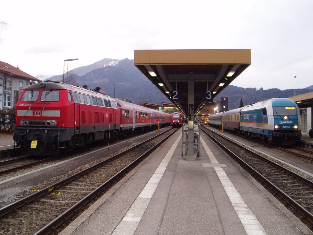 Am Abend den 22.09.2009 entstand dieses Bild im ca. 16:15 Uhr im Bahnhof Oberstdorf.Leider war der IC Nebelhorn noch nicht da.Der whre noch auf Gleis 3 dazugekommen.