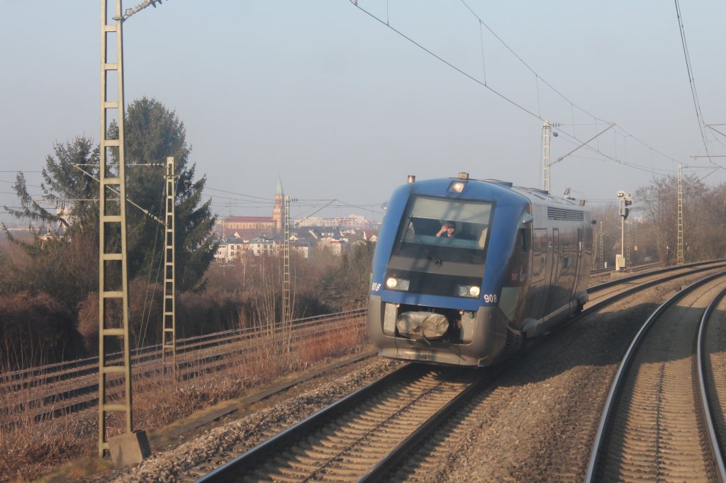 Am Abend des 02.03.2013 fuhr X73908 der SNCF als IRE von Freiburg (Breisgau) Hbf ber Mllheim (Baden) nach Mulhouse Ville. Hier ist der IRE kurz vor Leutersberg.