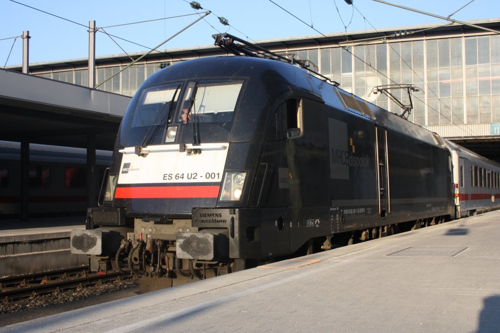 Am Abend des 08.04.10 machte 182 501-7 Aufstellfahrten am Hbf in Mnchen.