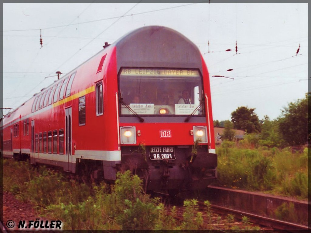 Am Abend des 09.06.2001 erreicht der letzte Zug den Bayerischen Bahnhof in Leipzig.
Damit geht eine lange Bahngeschichte zu Ende. (gescanntes Foto) 