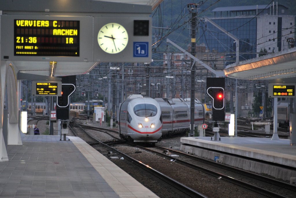 Am Abend des 20/05/2011 schlngelte sich der ICE Frankfurt - Bruxelles-Midi durch's Gleisvorfeld von Lige-Guillemins, und wird an Gleis 2 anhalten.