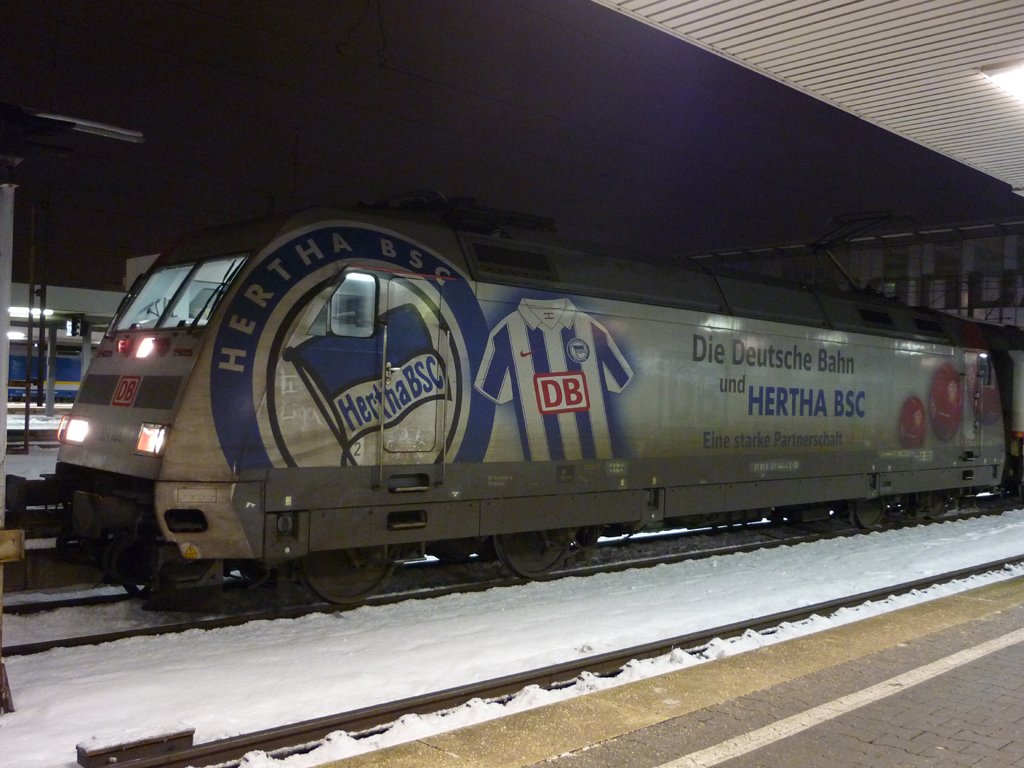 Am Abend des 21.12.2009 war die 101 144-4 mit dem IC 2092 von Mnchen nach Karlsruhe unterwegs. Fotografiert in Mnchen HBF.