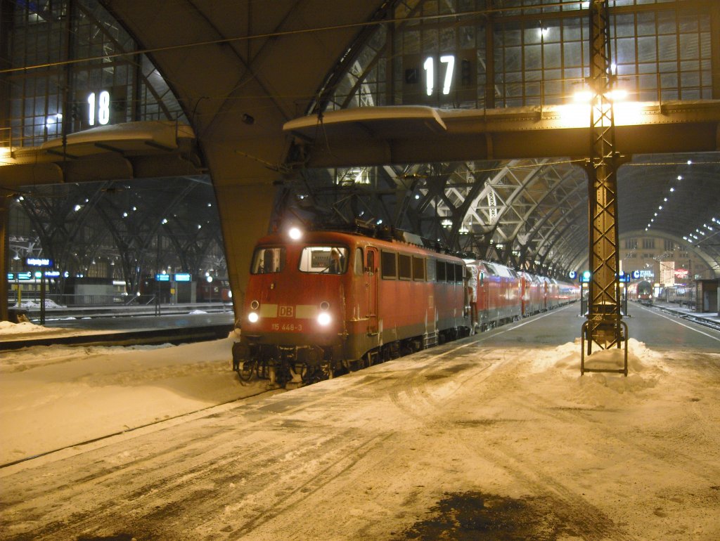 Am Abend des 21.12.2010 war 115 448 vor PbZ 2487 anzutreffen, allerdings Gl�ck gehabt: Der Zug wurde 3 Stunden bereitgestellt und da mein IC(E) auch ne Stunde Versp�tung hatte, musste ich nicht so lange in er K�lte stehen :)