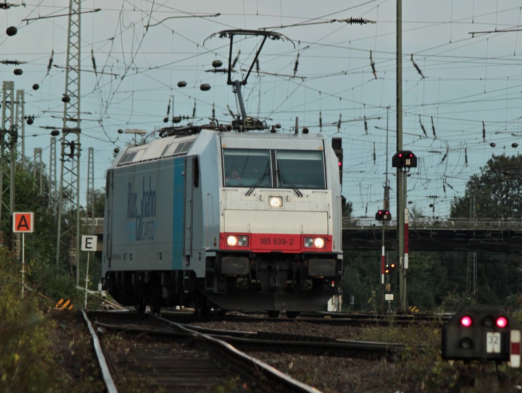 Am Abend des 25.08.2011 rangiert 185 639-2 (Railpool) der Rurtalbahn in Aachen West.