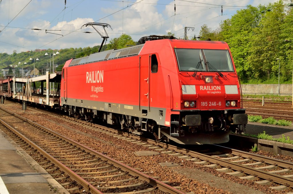 Am Dienstag den 7.5.2013 musste die 185 246-6 mit ihrem Autotransportwagenleerzug f�r das AUDI-Werk in Neckarsulm erst der RB nach Ulm den Vortritt gew�hren. Einige Minuten sp�ter durfte sie dann ihren Weg nach Bad Friedrichshall-Jagstfeld fortsetzen.