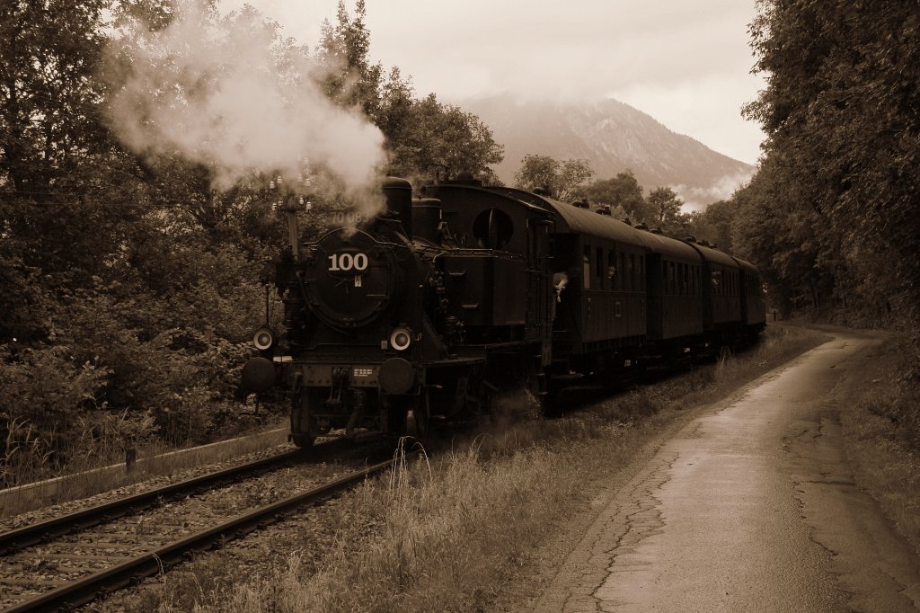 Am Ende des Sonderzuges auf der Strecke der BOB hing die 70 083. Aufnahme entstand am Schliersee am 10.07.2011