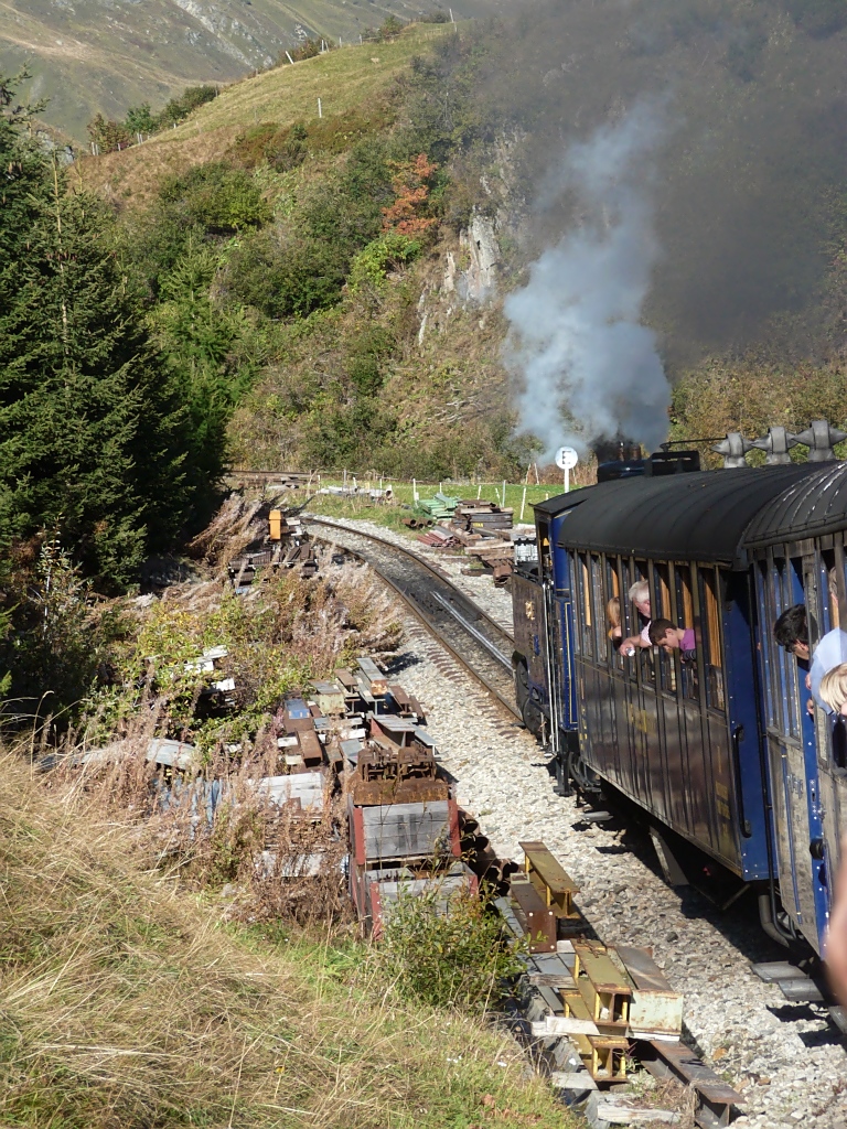Am Ende des Zahnstangenabschnitts vor Realp hat die DFB ein greres Eisenlager an der Strecke, 2.10.11