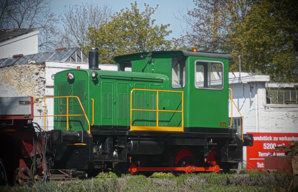 Am Eupener gare konnte ich am 18/4/11 einen Schwertransport festhalten.
Ob diese alte Lady hier mglicherweise eine Verbindung mit der Vennbahn hat bleibt mir ungewiss...

