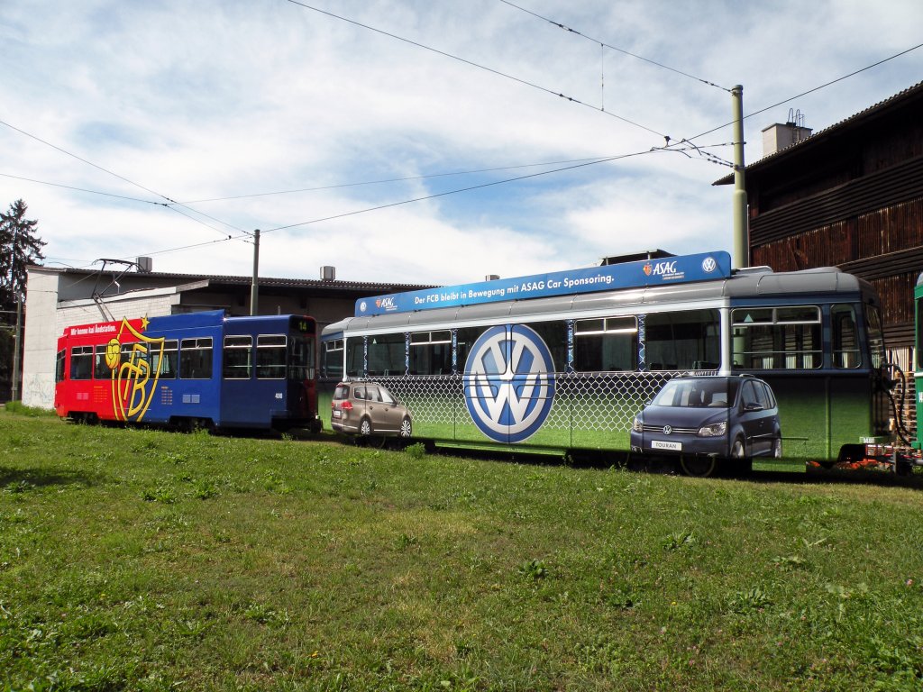 Am FC Basel Motorwagen mit der Betriebsnummer 490 hngt neu der Anhnger mit der Betriebsnummer 1480 und einer Vollwerbung fr VW Automobile. Die ASAG (Offizieller VW Vertreter) ist ein Sponsor des FC Basel. Wann wird der zweite AW auch eine Sponsoren-Werbung erhalten? Aufnahme in der Schlaufe Pratteln am 06.09.2011.