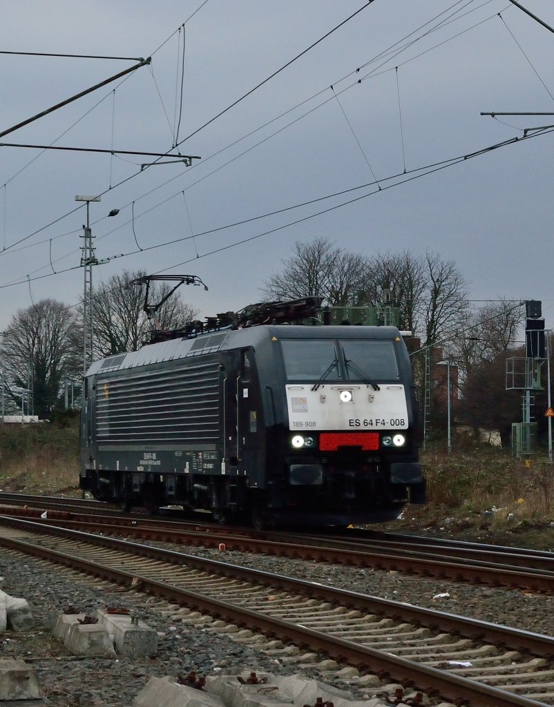 Am Freitagabend die E189 908 bei der Durchfahrt im Rheydter Hbf auf der Kbs 465. 8.3.2013