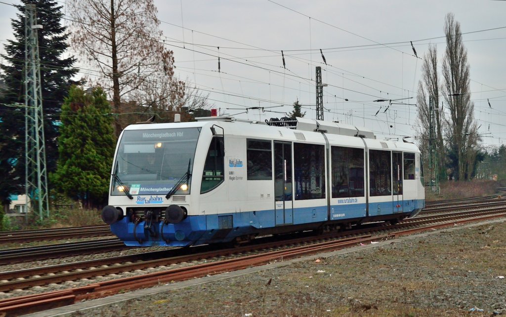 Am Freitagnachmittag den 8.3.2013 ist der Rurtal Bahn VT 6.009 als RB 39 nach Mnchengladbach auf dem Weg an den Bahnsteig 4 des Rheydter Hauptbahnhof zu sehen.