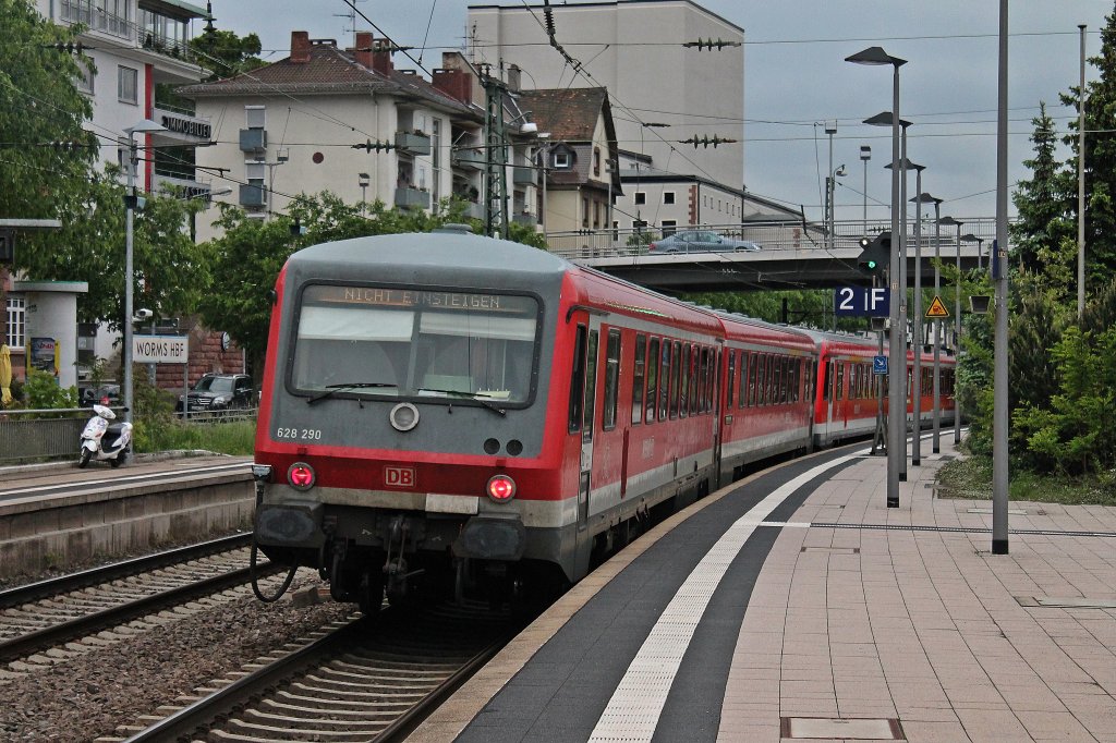 Am frhen Abend des 22.05.2013 fuhr 628 290 zusammen mit 628 421 als Lr in Richtung Mannheim aus dem Hauptbahnhof Worms.