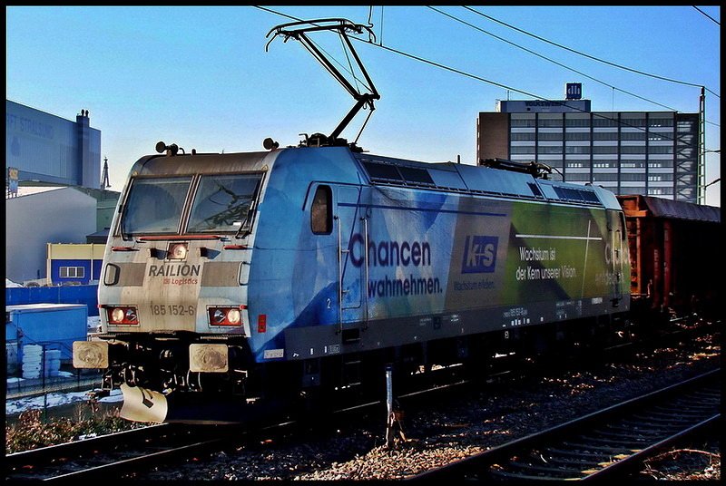 Am fr�hen Morgen- 185 152-6 -k+s- bei �bergabe des Gipsexpress auf dem R�gendamm in Stralsund.  am 09.03.10