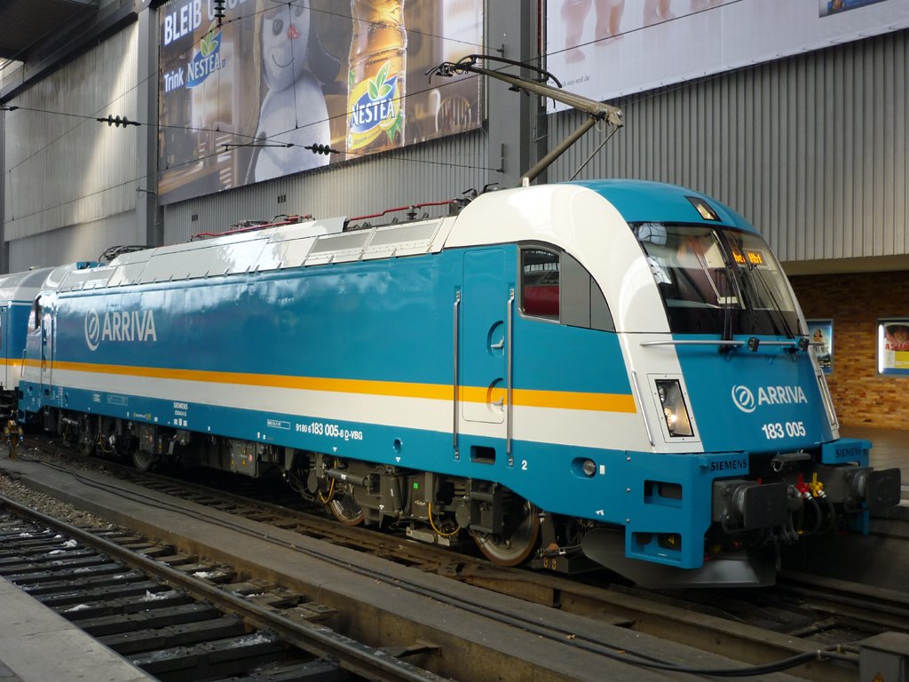 Am heutigen Tag, 17.12.2009, konnte ich die 183 005-8 von ARRIVA in Mnchen HBF fotografieren.