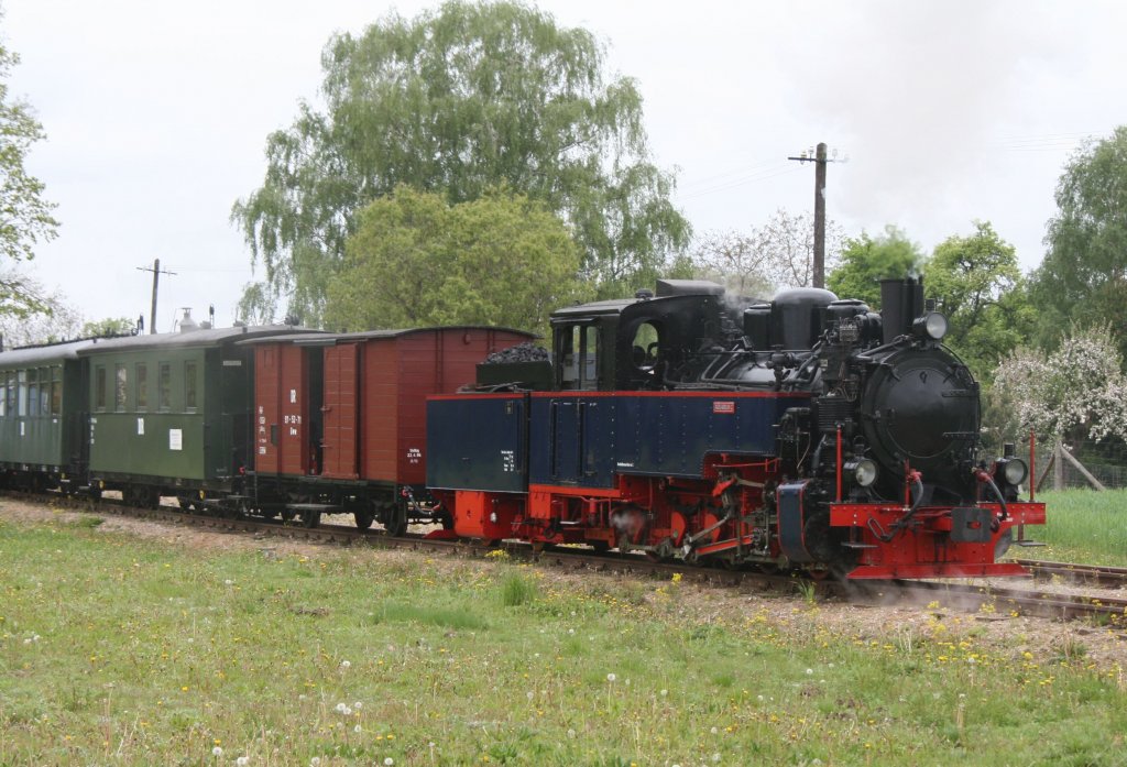 Am Himmelfahrtstag war die Puttbuser Aquarius C beim Pollo zu Gast.Nach dem Umsetzen ans andere Ende des Zuges,steht sie zur Abfahrt nach Mesendorf bereit.Lindenberg 13.05.2010.