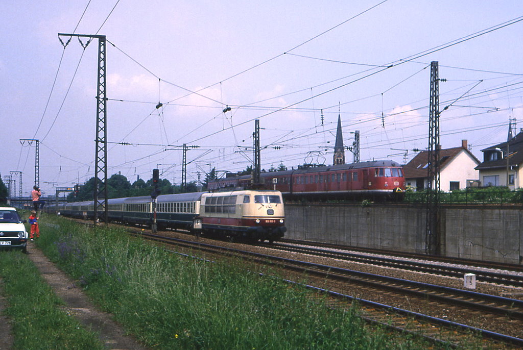 Am letzen Einsatztag, dem 31.05.1986 begegnet 456 103 einer 103 bei Mannheim Friedrichsfeld Sd. 