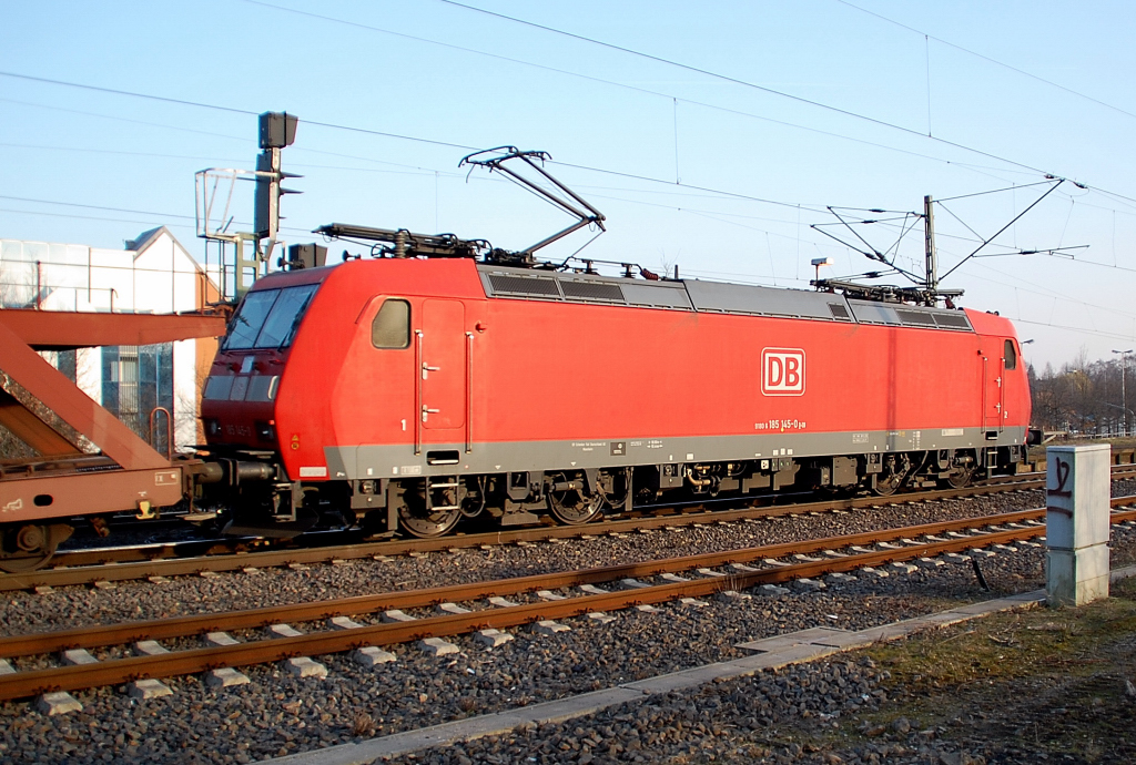 Am Mittwoch den 2.3.2011 durchfuhr die 185 145-0 Rheydt Hbf mit einem Autoleerzug.