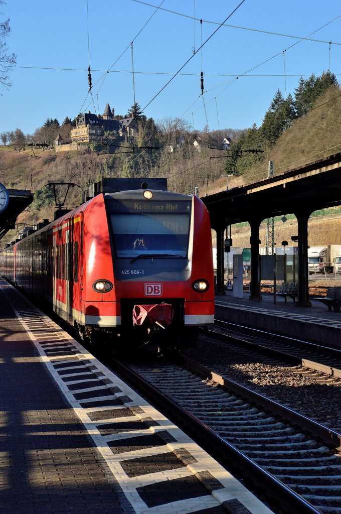 Am Montagnachmittag den 4.3.2013 steht an Gleis 1 in Linz/Rhein der 425 606-1 nach Koblenz Hbf als RE8 aus M�nchengladbach kommend.