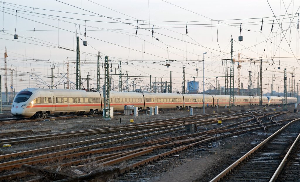 Am Morgen des 08.04.13 erreicht der ICE 1605 aus Berlin den Leipziger Hbf.