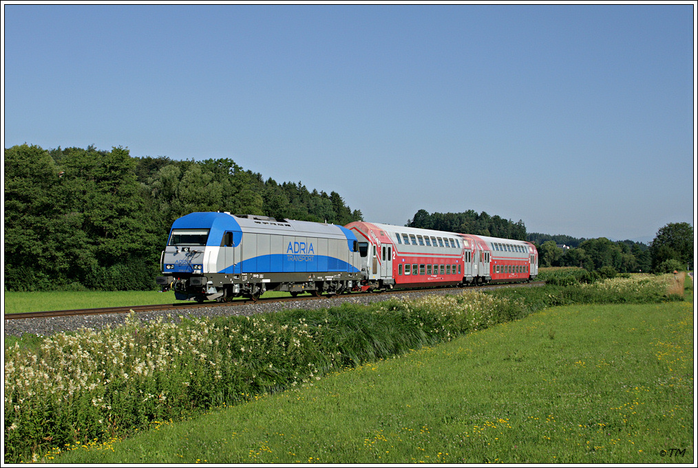 Am Morgen des 09.07.2011 weckt Adria Transport 2016.920 mit ihrem R 8555 auf der Fahrt nach Wies-Eibiswald Tiere & vielleicht auch Menschen im Oisnitzgraben. 09.07.2011