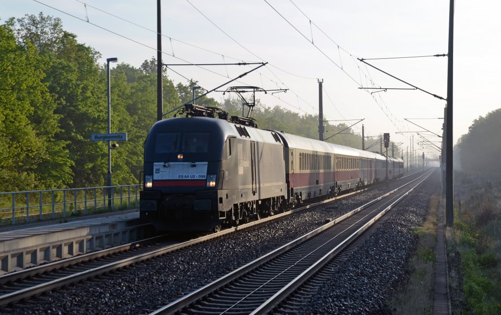 Am Morgen des 19.05.13 fuhr 182 598 mit dem TEE von Berlin nach Prtschach am Wrthersee durch Burgkemnitz Richtung Delitzsch.