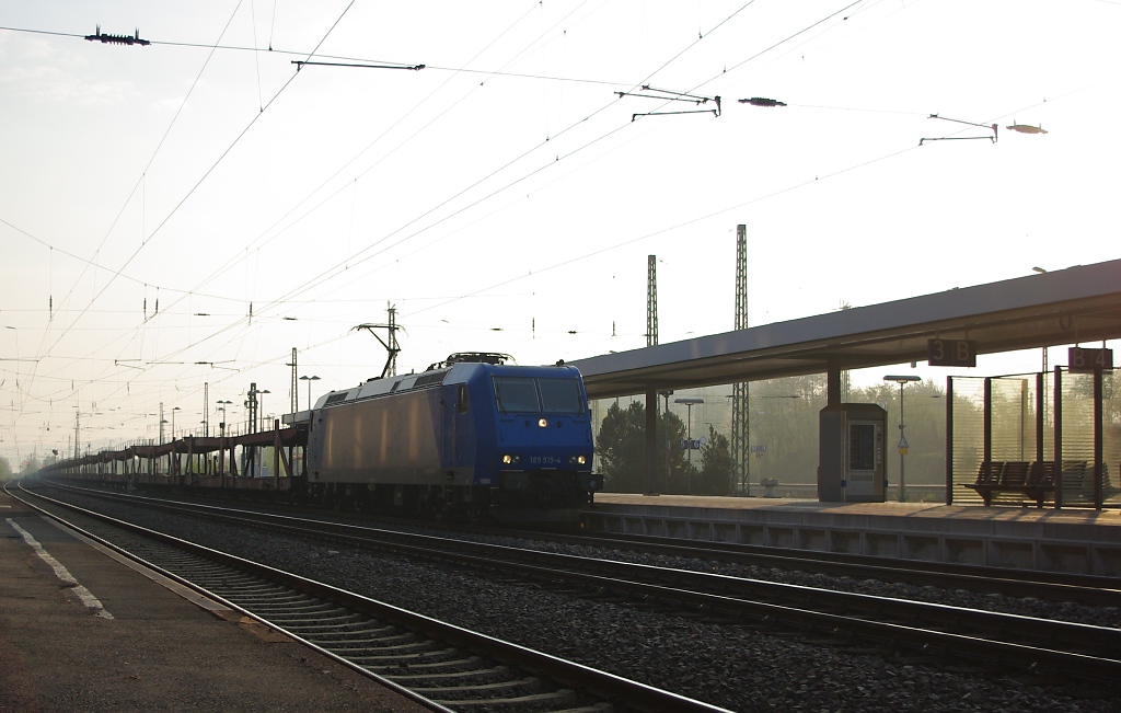 Am Morgen des 21.04.2011 ging es mal wieder nach Eichenberg um ein paar Fotos zu schieen! Kaum angekommen, die Sonne ging gerade langsam auf, kam auch schon 185 515-4 mit leeren Autotransportwagen in Fahrtrichtung Sden durch! 