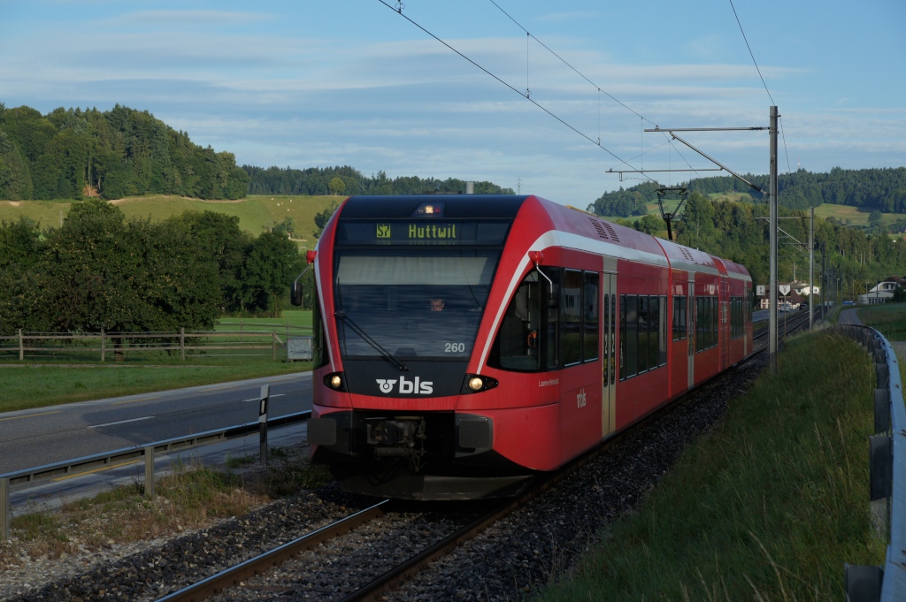 Am Morgen des 28.8.12 fhrt der RABe 526 260-5 von Kleindietwil Richtung Rohrbach.